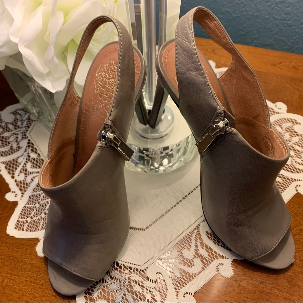 Vintage Vince Camuto soft leather heels.